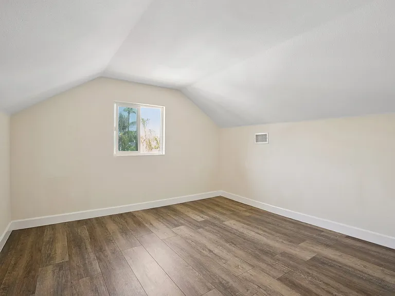 540 W Avenue 28 — Photo 49