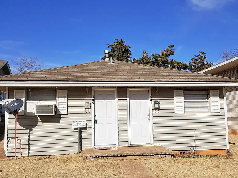 305 E Oklahoma Ave — Photo 2