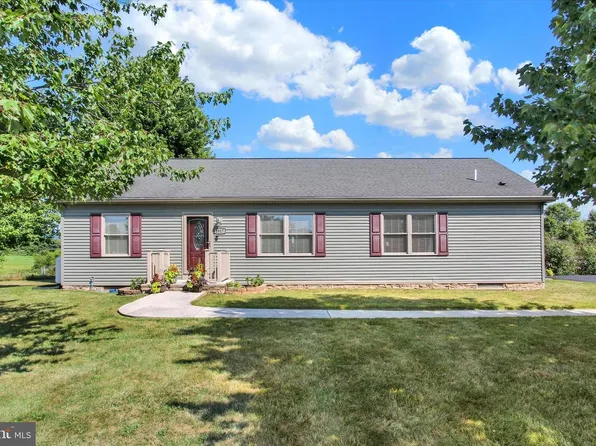 1017 Railroad Ln, Orrtanna, PA 17353