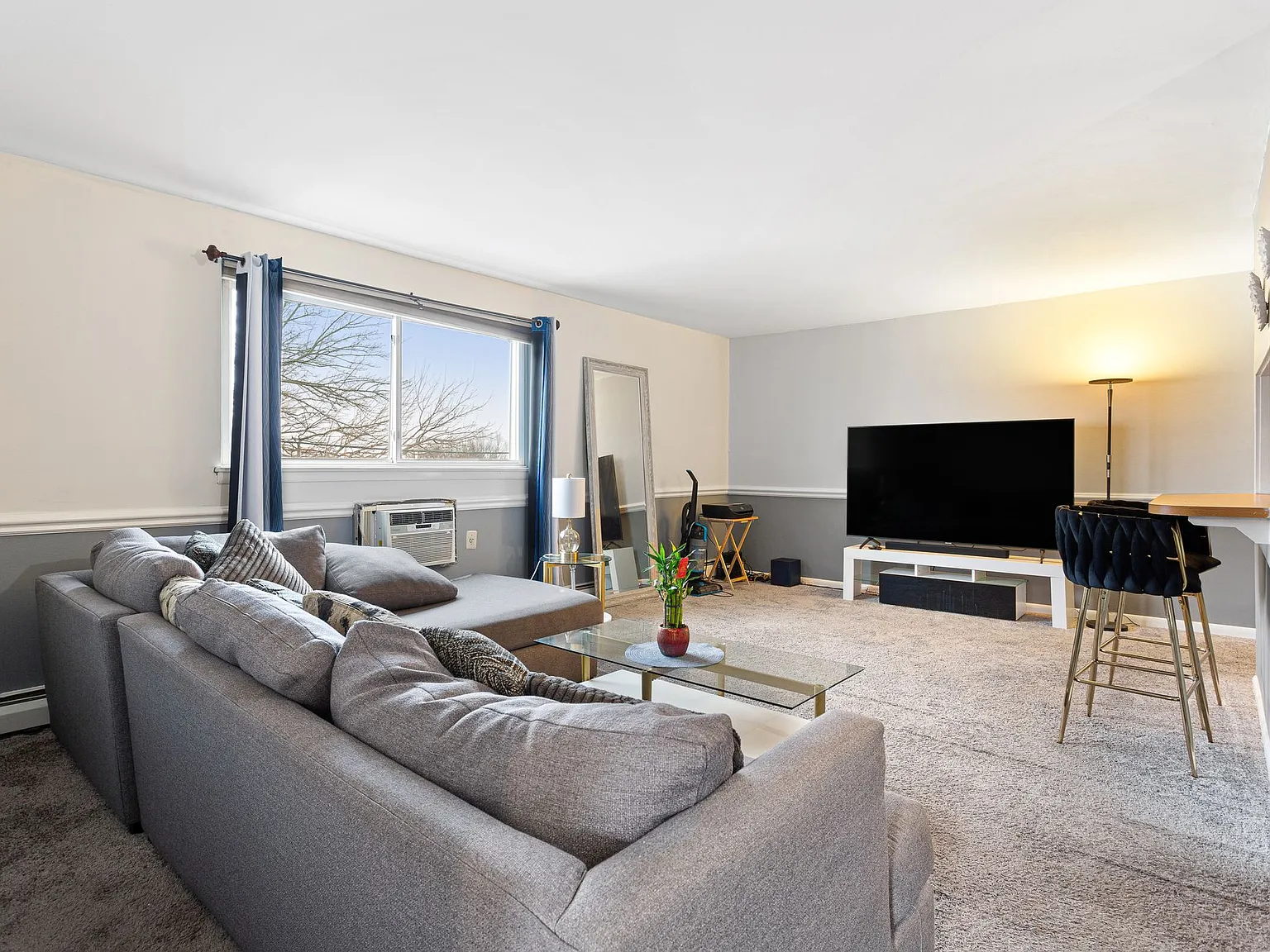 2 bed, 920 sqft, $1,550 — Photo 2
