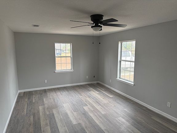 5th image of 285 English St