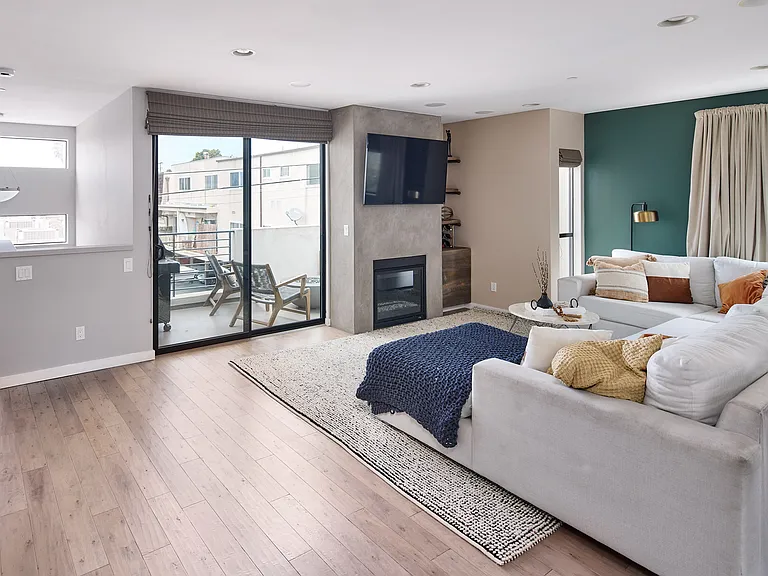 125 E Walnut Ave — Photo 7