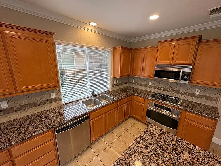 3116 W Buena Vista Ave — Photo 23