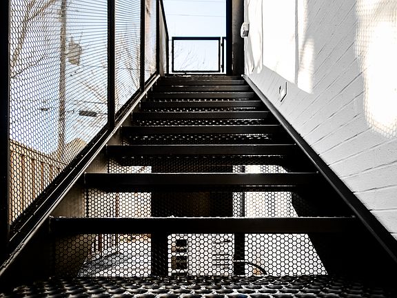 4th image of 2711 N Vine St #1/2