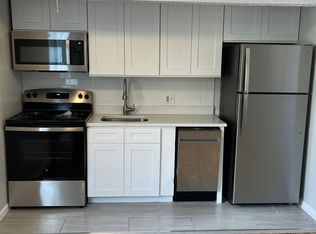 Bright Renovated East Rock 1BR Close to Yale Campus and Shuttle Stops, New Haven, CT 06511