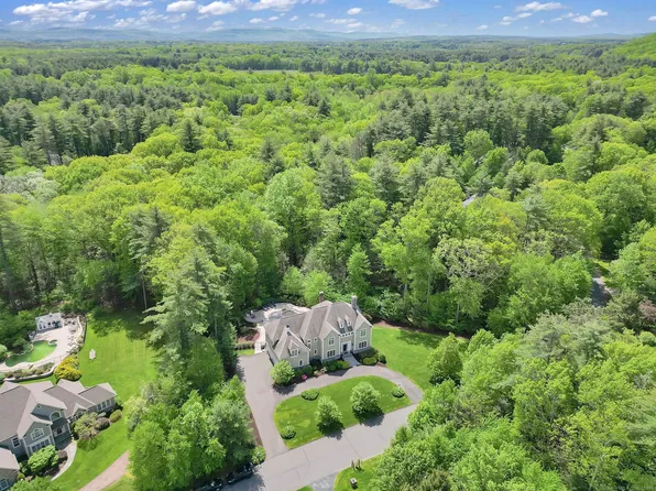 8 The Glade, Simsbury, CT 06070