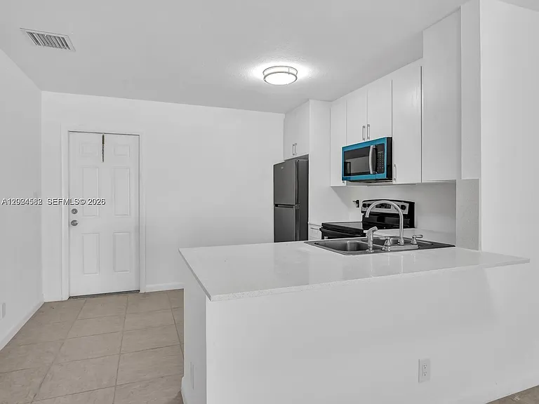 241 NW 40th St #4 — Photo 10
