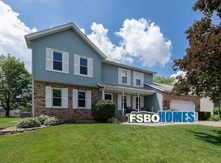4704 Amesbury Dr, Davenport, IA 52807
