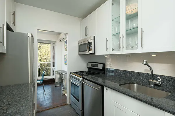 Sold by Houlihan Lawrence | media 9