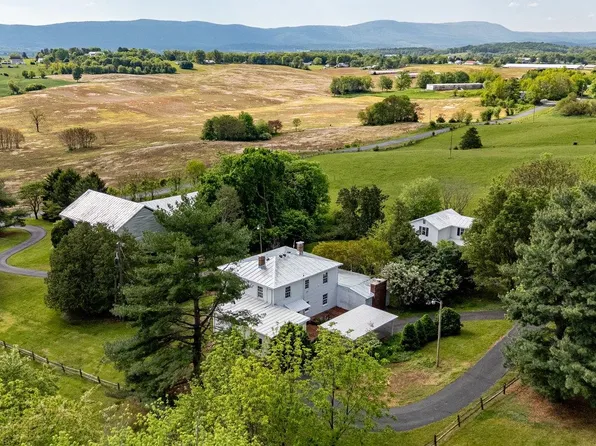 2860 Uphill Dr, Broadway, VA 22815