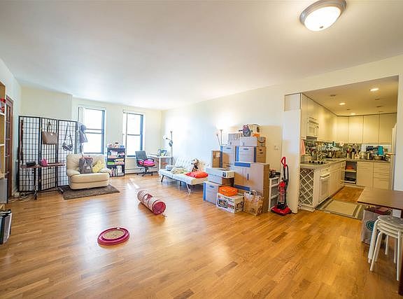 2nd image of 2100 N Lincoln Park W #W7en