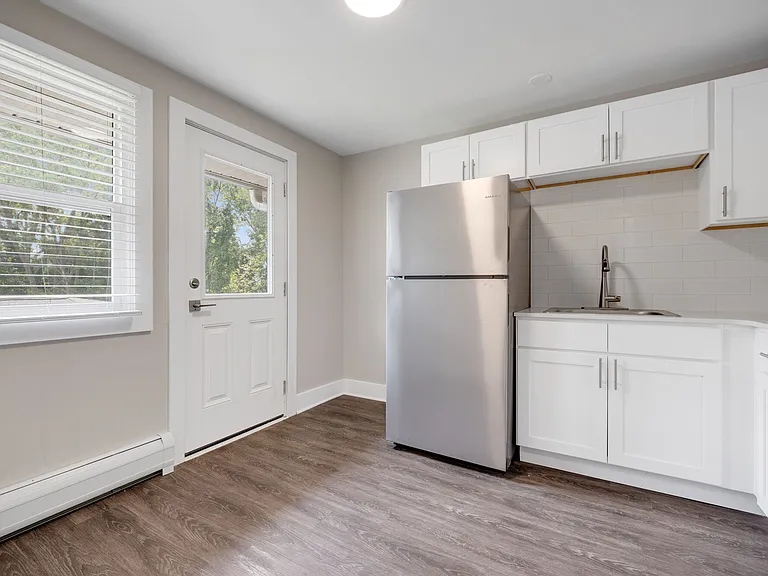 4500 Dewey Ave Apartments — Photo 7