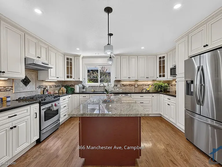 366 Manchester Ave — Photo 3