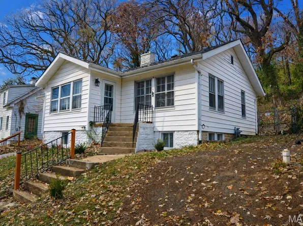 4 Concord Dr, Belleville, IL 62223