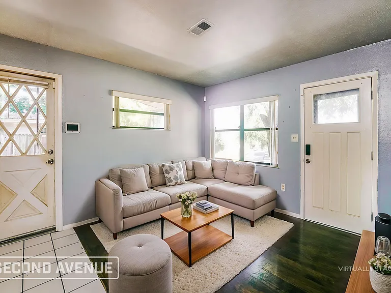 955 N Carpenter Rd — Photo 2