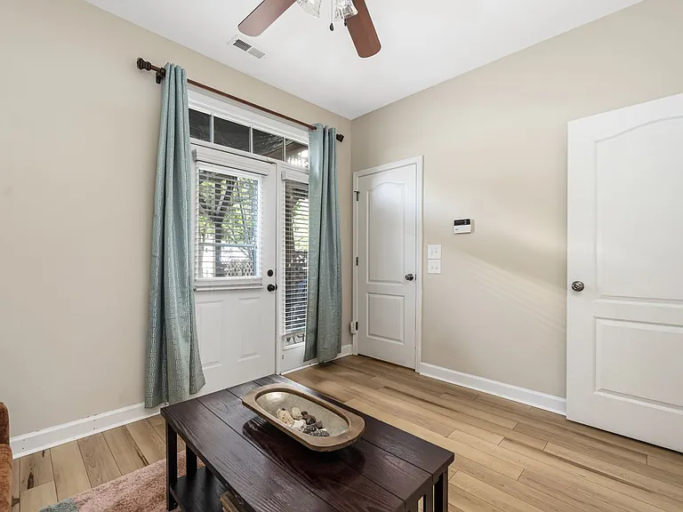 13704 Anthea Ln — Photo 6
