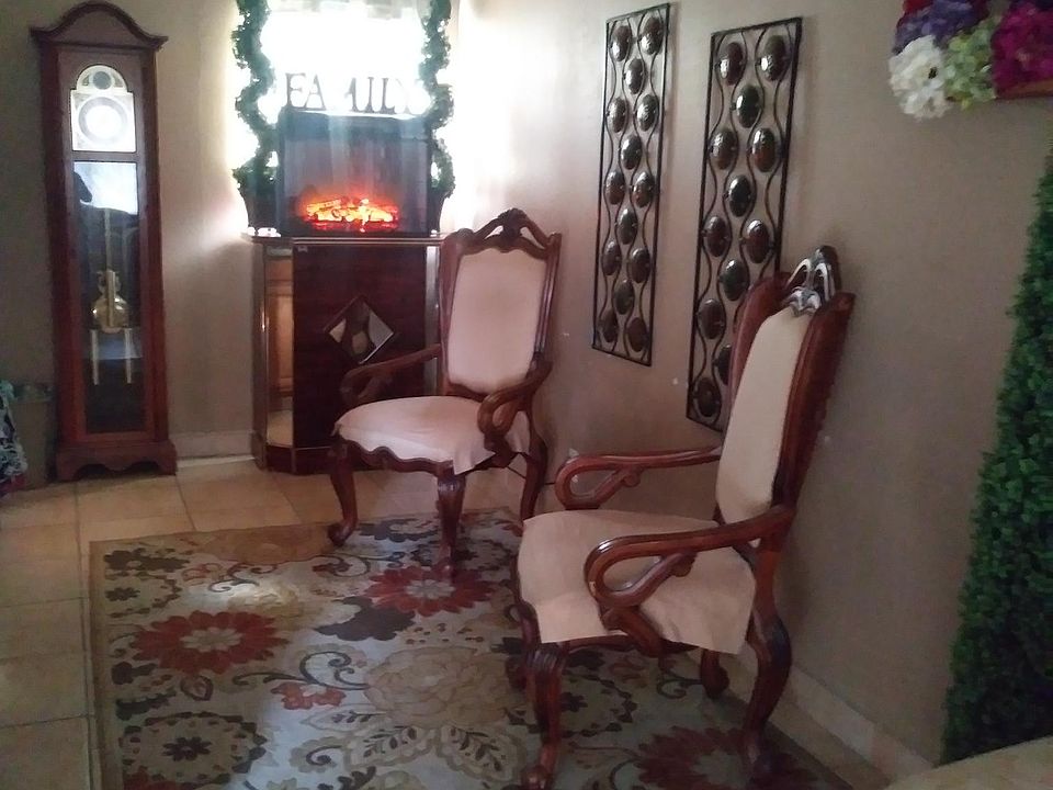 2nd image of 3127 N Mariposa St