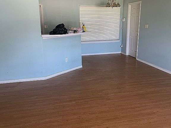 5th image of 11 Green Oak Cir