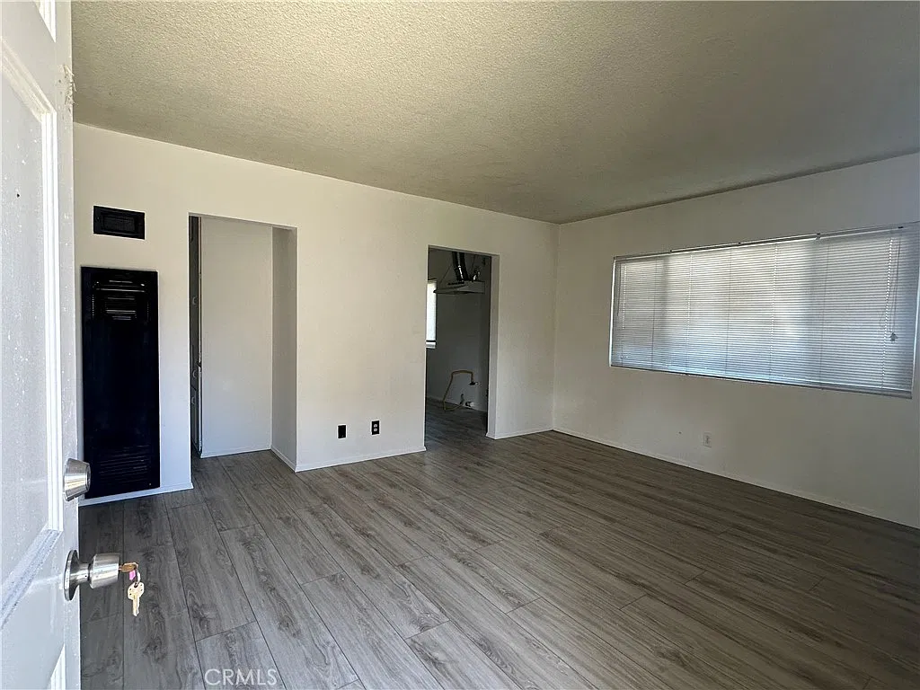 2 bed, 650 sqft, $2,300 — Photo 2