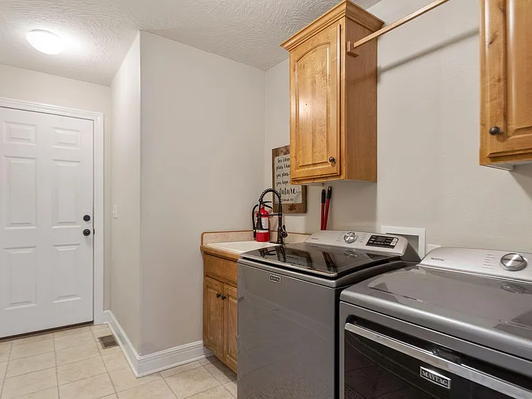 4332 E Ambrose Dr — Photo 22