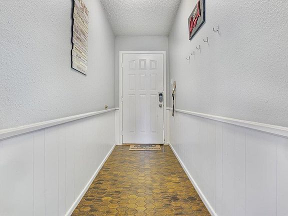 4th image of 7602 Avenue V