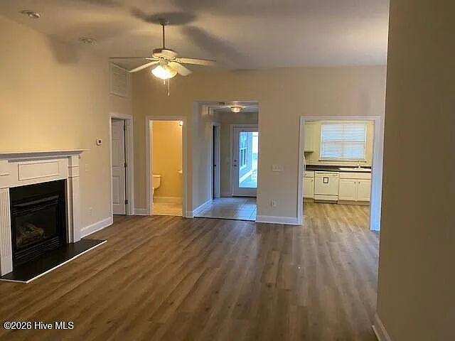 5006 Glen Cove Dr SE — Photo 2