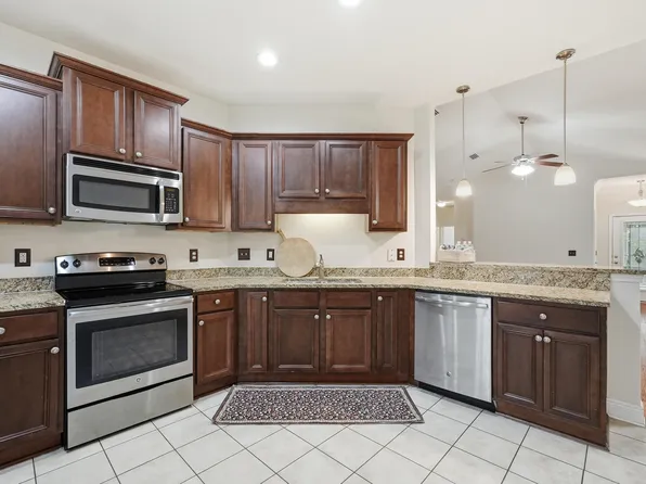 292 Marsh Lndg S, Freeport, FL 32439