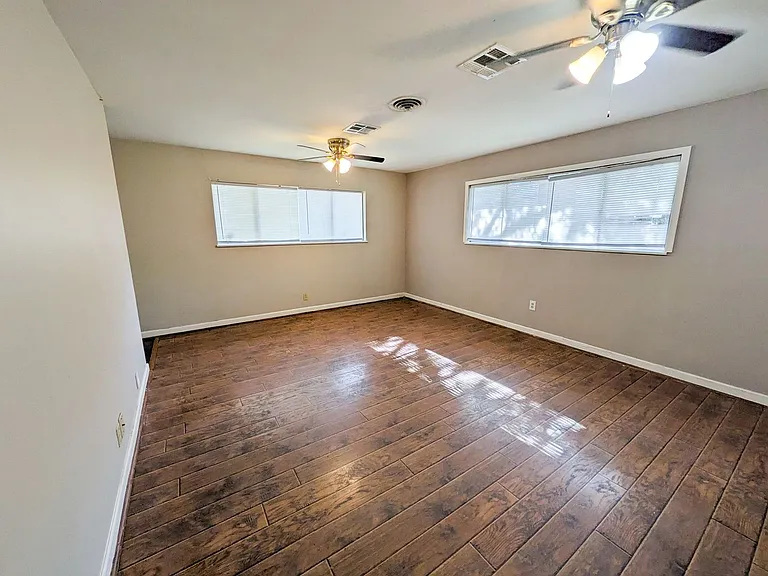 2109 Coronado Pl — Photo 3