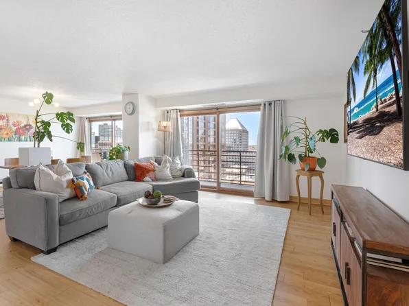 66 9th St APT 2305, Saint Paul, MN 55101