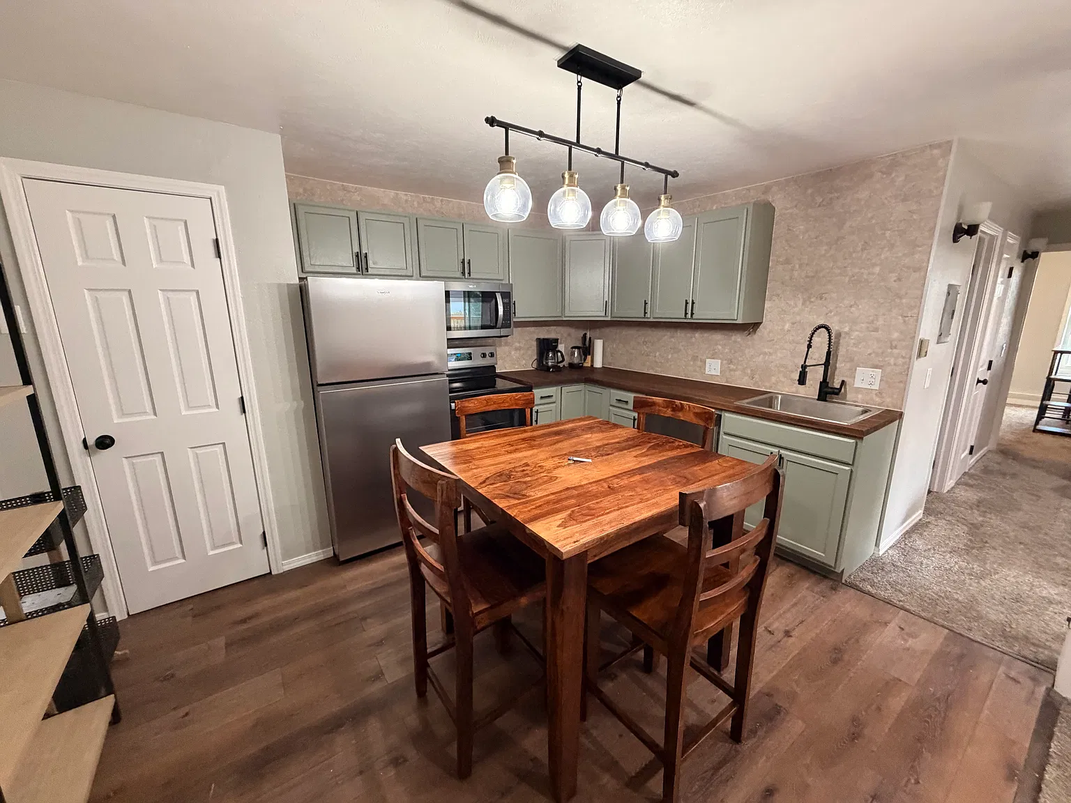 2 bed, 600 sqft, $3,500 — Photo 2