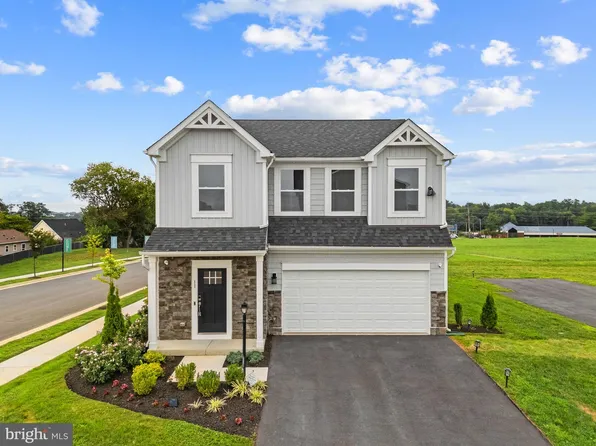 11 Peters Ave, Ranson, WV 25438