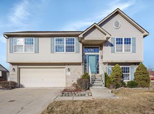 7970 Amber Dr, Romulus, MI 48174