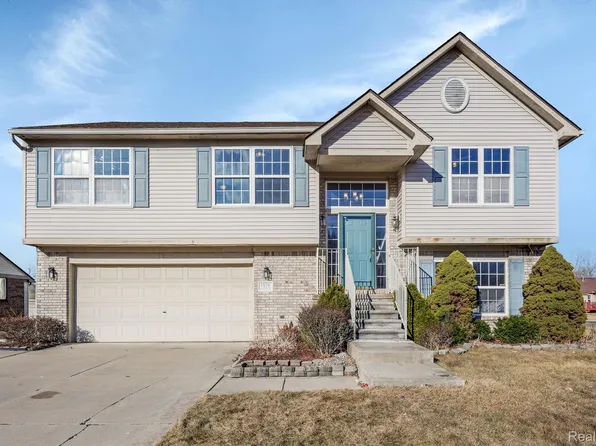 7970 Amber Dr, Romulus, MI 48174