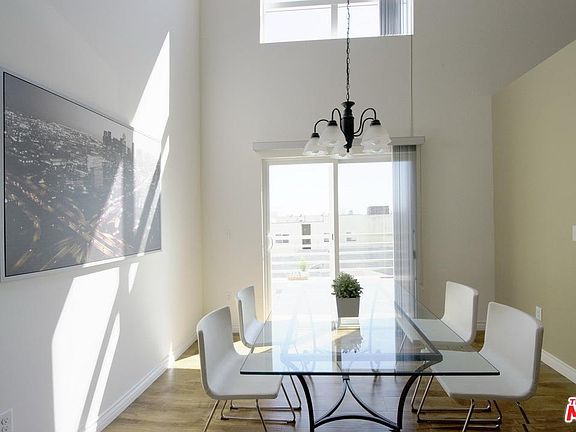 4th image of 546 N Oxford Ave #202