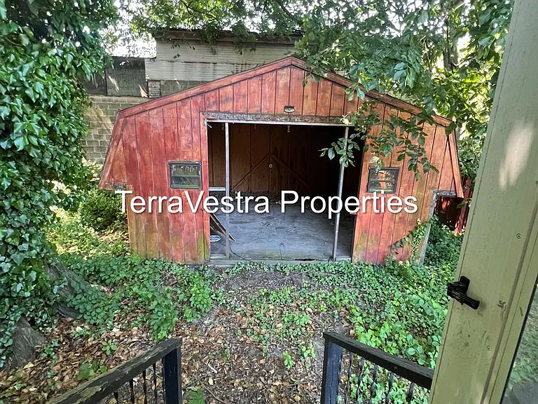 138 Denny Ave — Photo 27