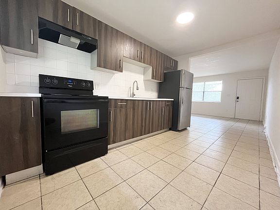 4th image of 1610 N 25th St #13