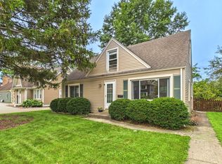 520 N Eastwood Ave, Mount Prospect, IL 60056