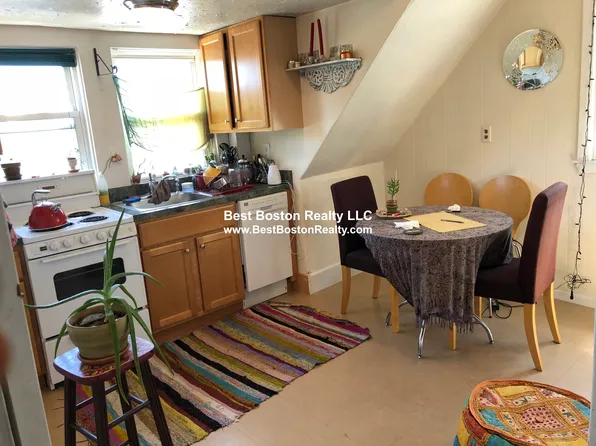 220 Concord Ave #3, Cambridge, MA 02138