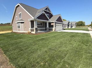93 Savannah Pkwy, Deerfield, WI 53531
