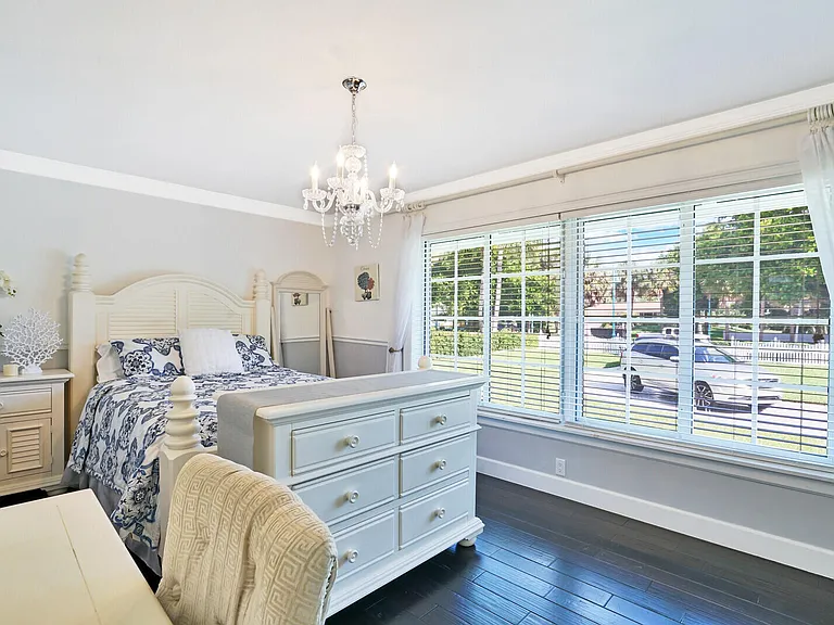 17 E Ocean Ave — Photo 34