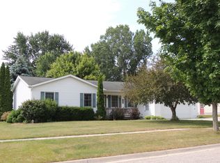 139 Essex Rd, Saint Louis, MI 48880