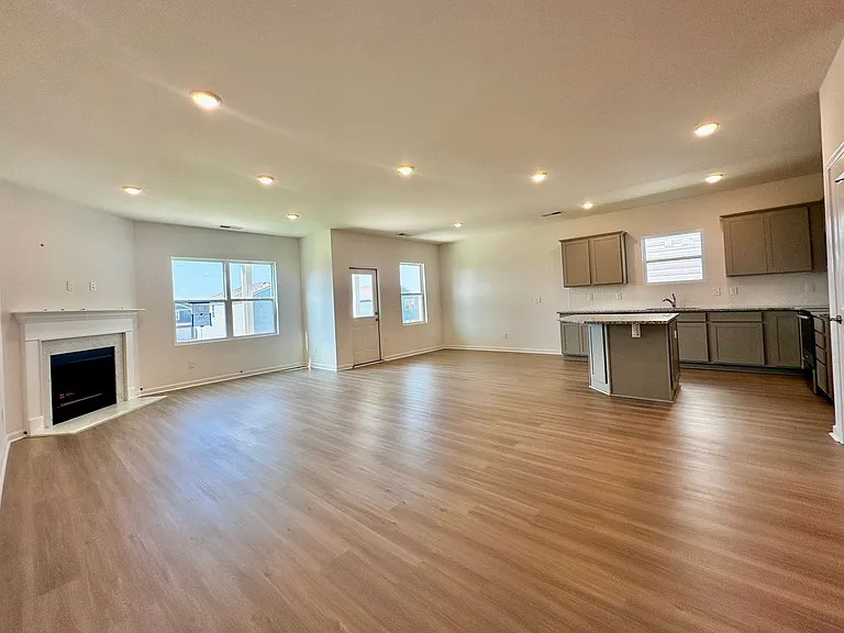 4187 Lively St — Photo 7