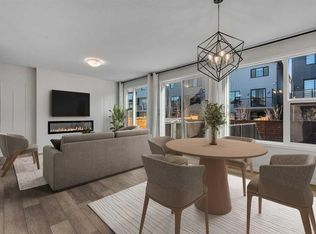 20 W Rowley Cmn NW, Calgary, AB T3L 2M4