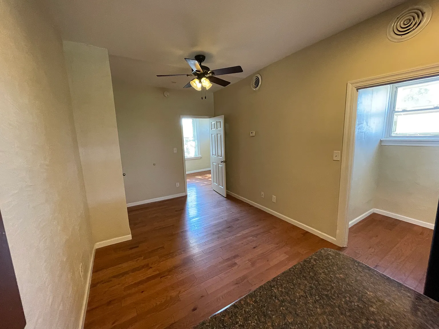 1 bed, 550 sqft, $950 — Photo 4
