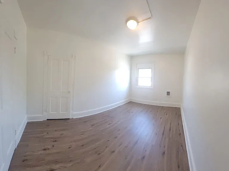 400 W Market St #3 — Photo 8