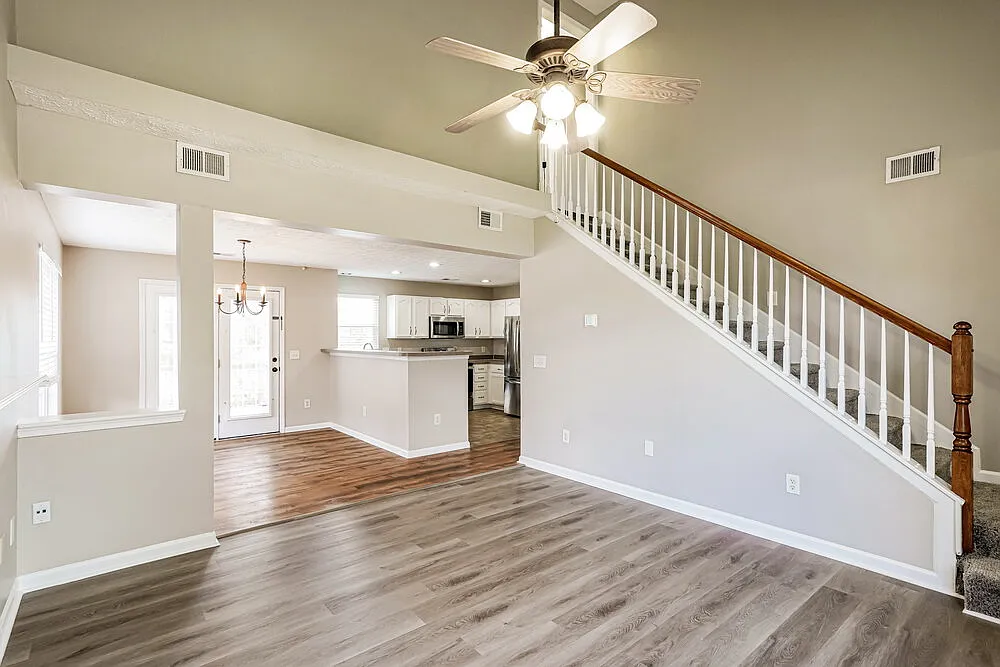 4 bed, 2.0 bath, 1737 sqft, $2,380 — Photo 4