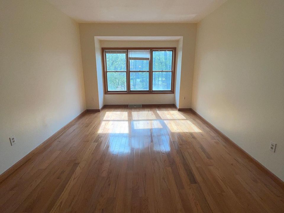1st image of 44 Brenden Ct