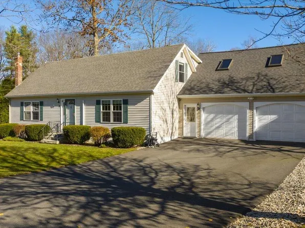 19 Saint Patrick Avenue, Lewiston, ME 04240