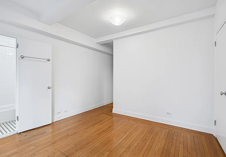 440 W 34th St #7D — Photo 4