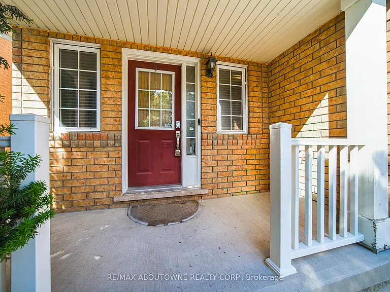 902 Gazley Cir — Photo 2